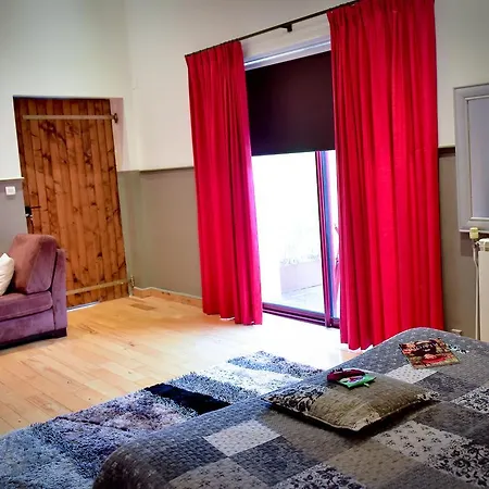 La Grange Aux Peintres Bed and Breakfast *