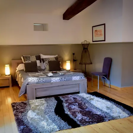 La Grange Aux Peintres Bed and Breakfast *
